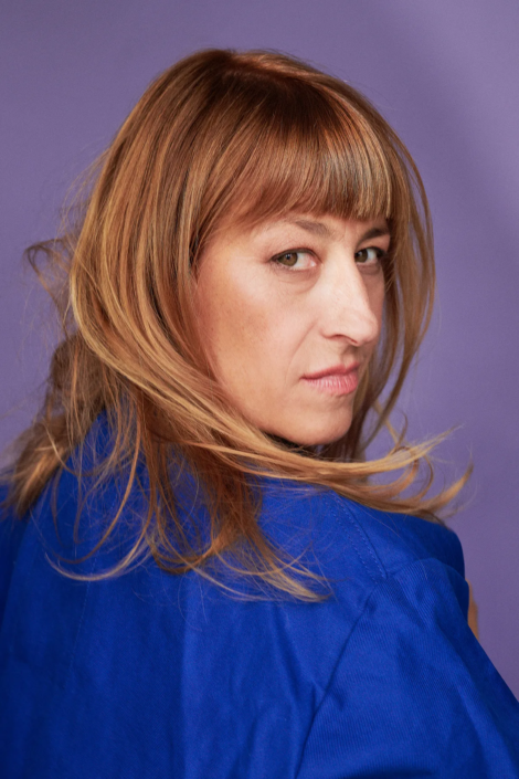 Helene in blauem Mantel